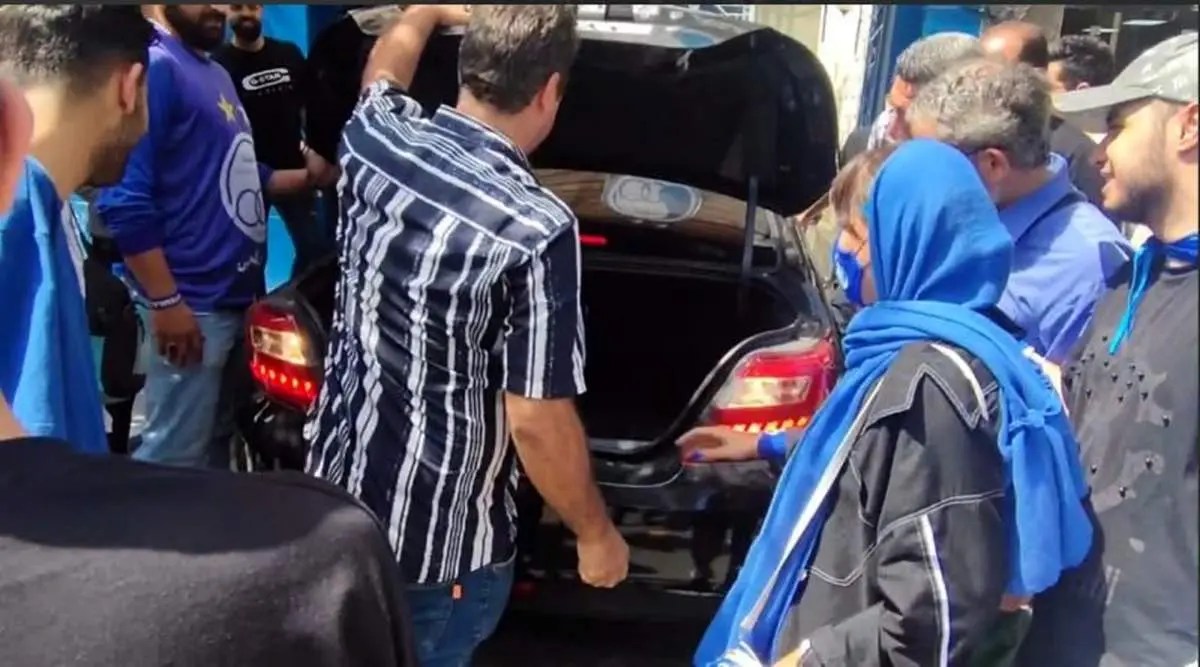 ببینید | وقتی هواداران در صندوق عقب ماشین دنبال آقای مدیرعامل استقلال میگردند