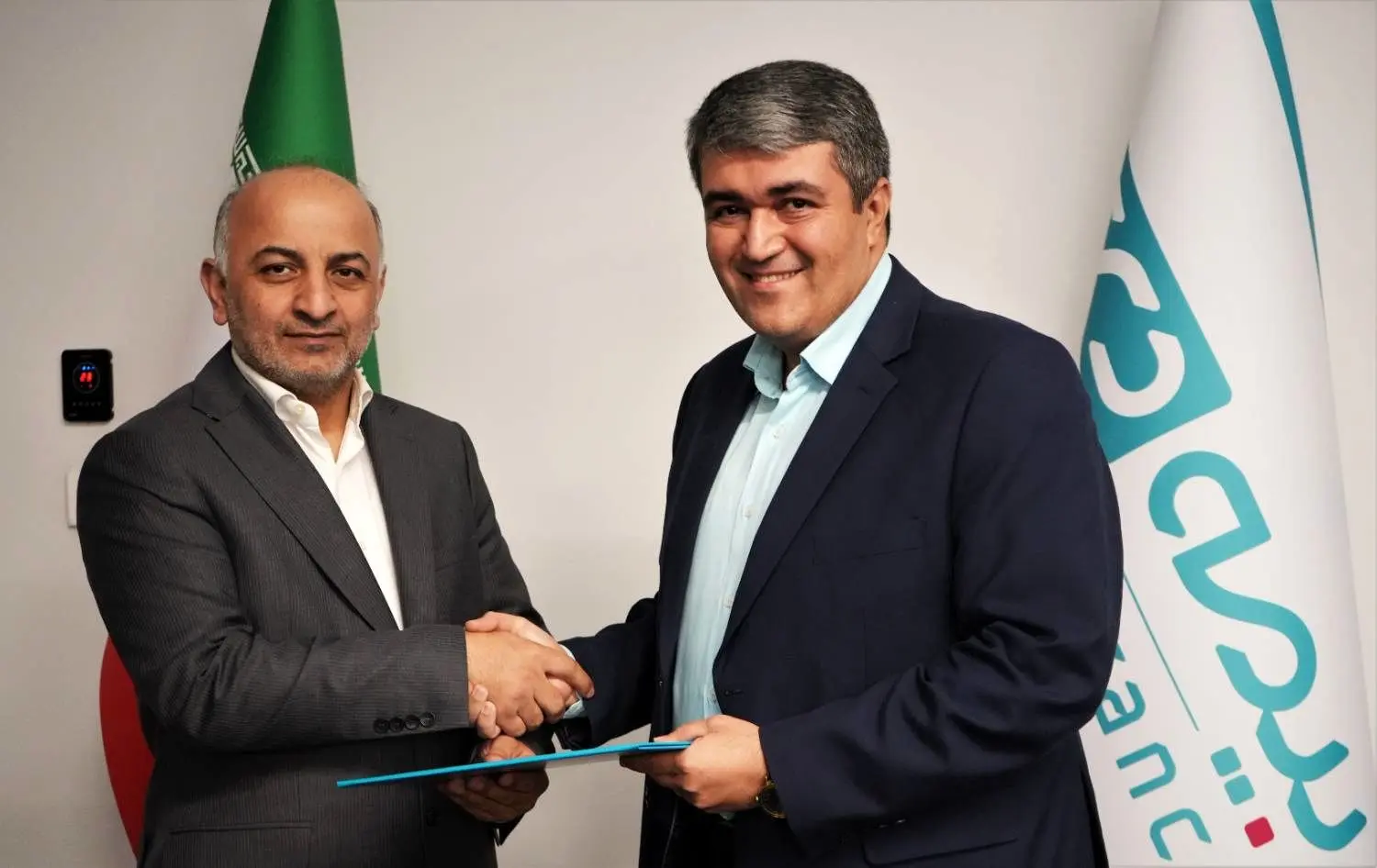 تاکید مدیرعامل بیمه دی بر ضرورت حفظ جایگاه برتر این شرکت/ معرفی پنج مدیر جدید بیمه دی

