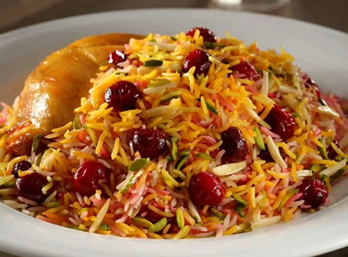 طرز تهیه آلبالو پلوی مجلسی با مرغ/ یک غذای خوشمزه و خوش عطر تابستانی