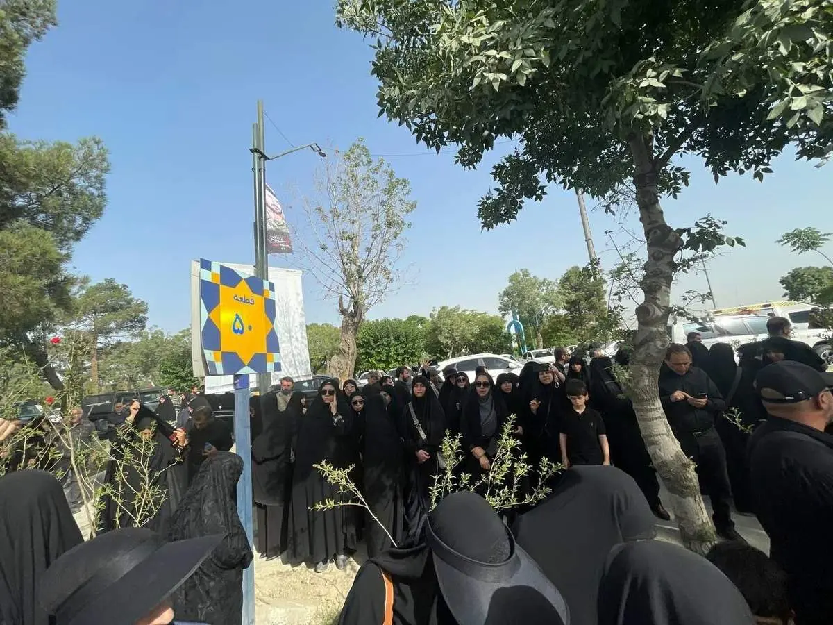 حضور سردار فدوی و طائب و لاریجانی در تشییع شهید حاجیزاده/ تصاویر