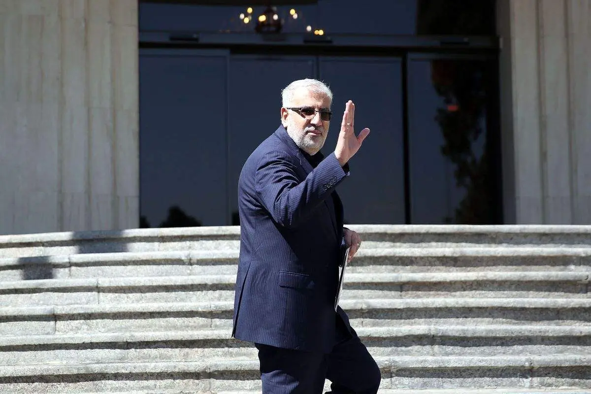 وزیر نفت شایعه استعفای خود را تکذیب کرد