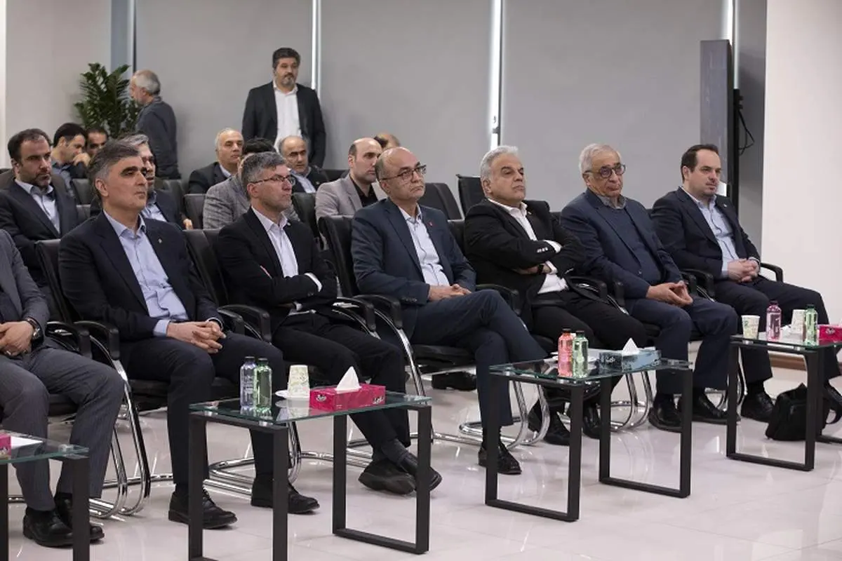 رونمایی از اولین اوراق مرابحه ارزی بانک ملت توسط رئیس کل بانک مرکزی