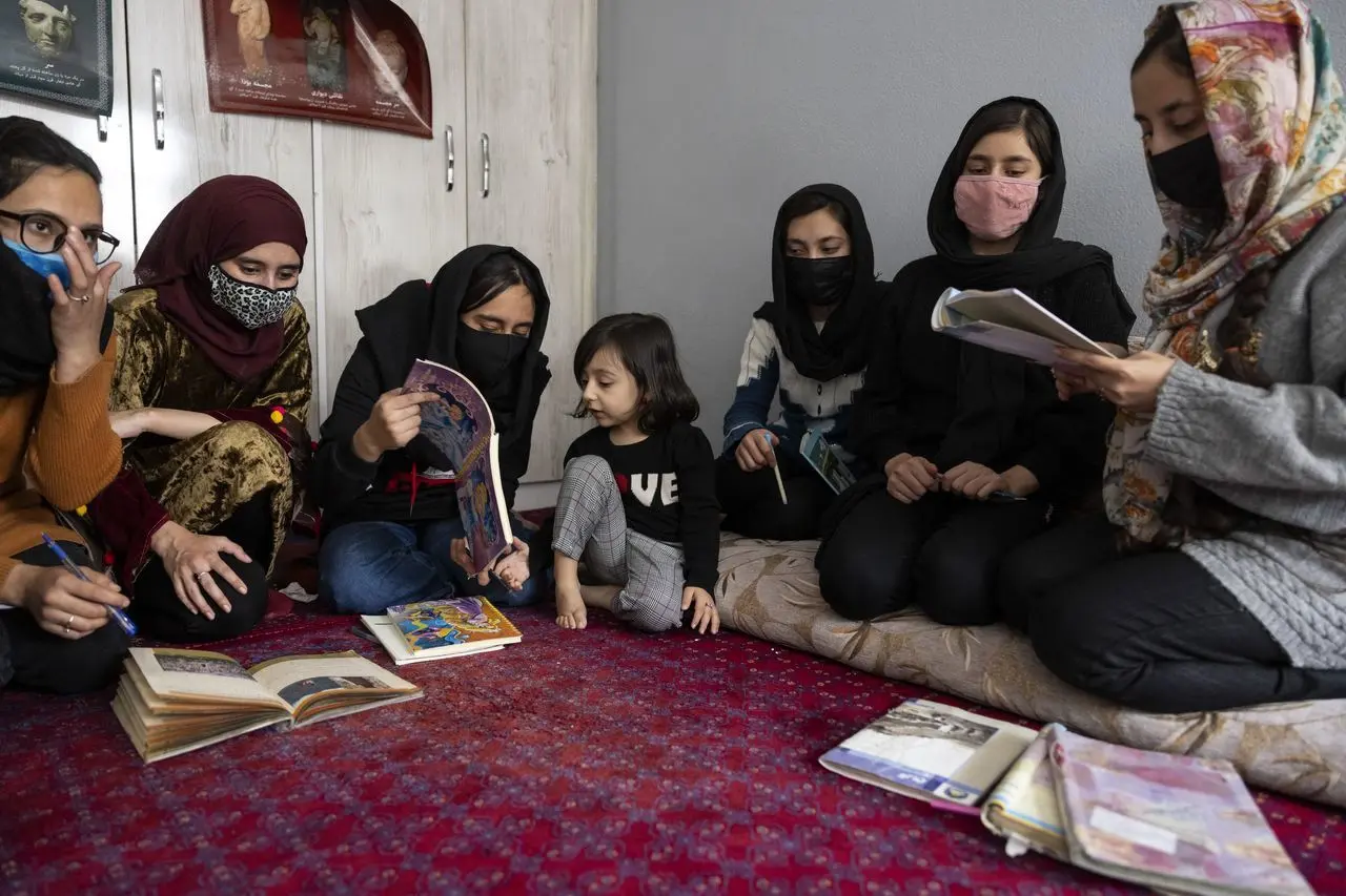 سال تحصیلی افغانستان در غیاب دختران آغاز شد