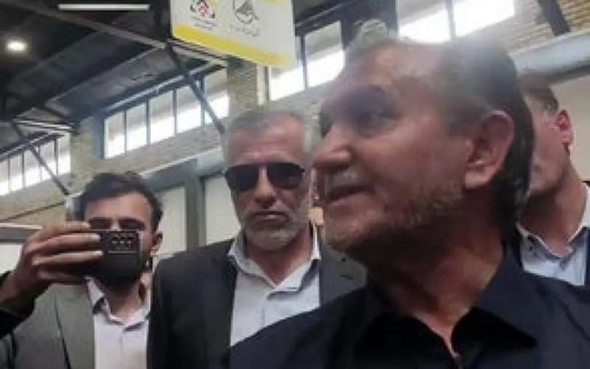 پاسخ عجیب یک مدیرکل درباره استخدام رانتی پسرش