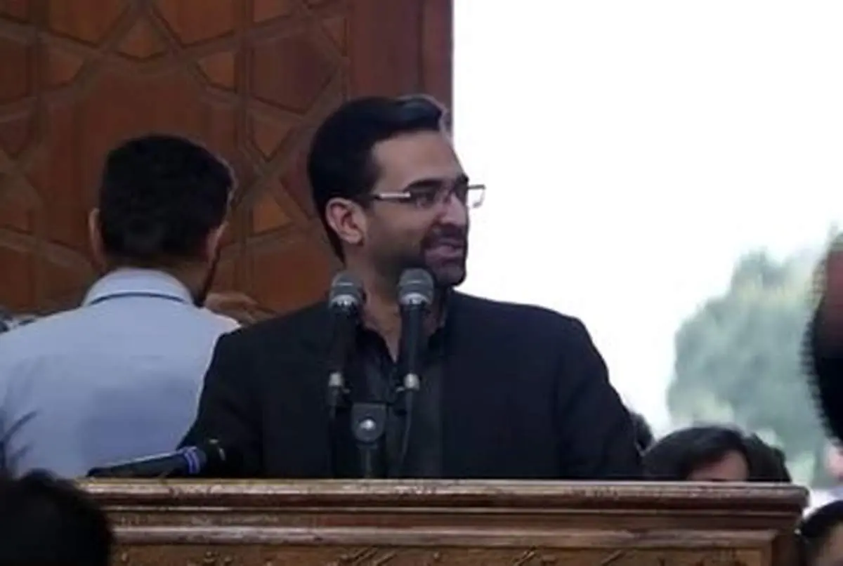بی ادبی یک استقلالی به آذری جهرمی!/ عکس