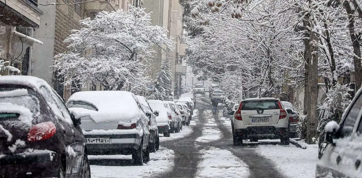 بالاشهری‌های تهران امروز برف دیدند