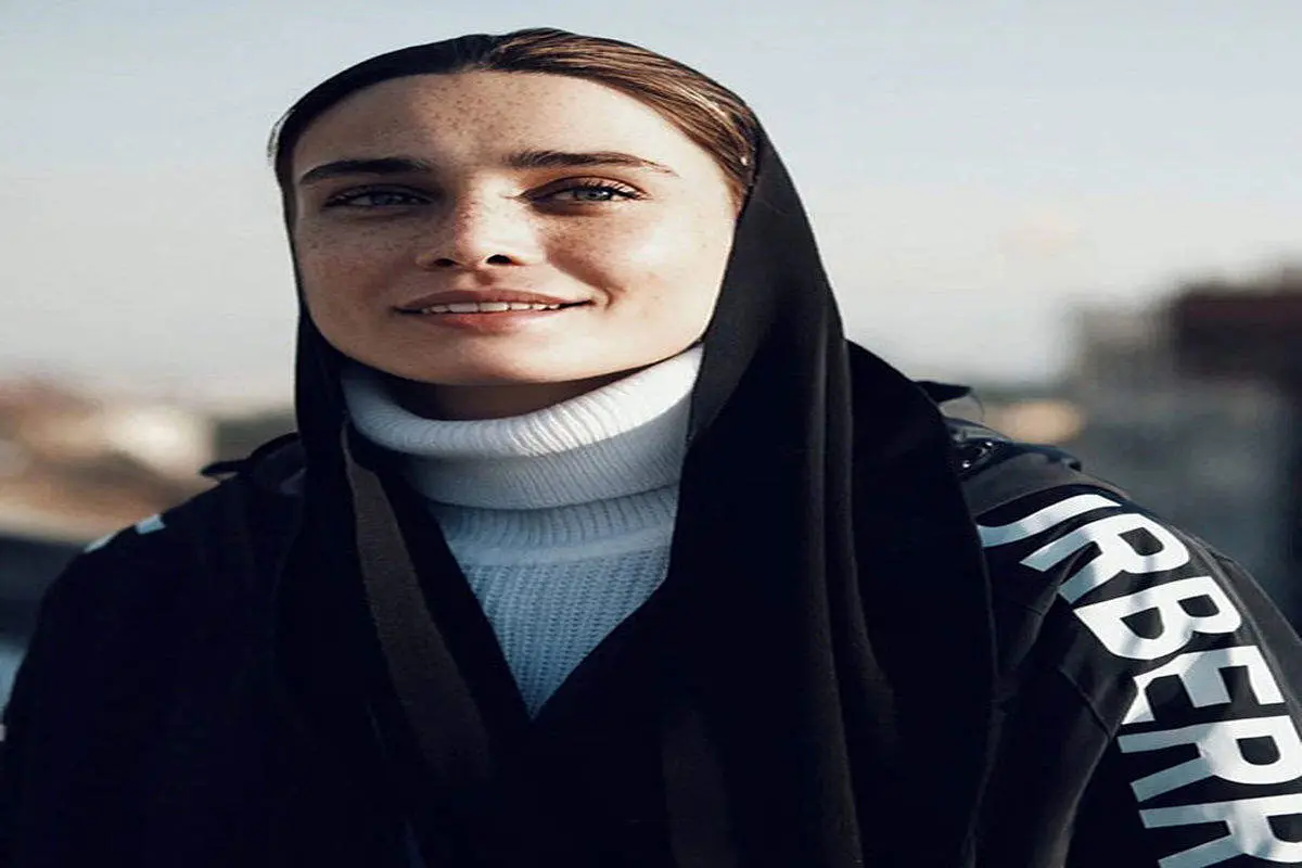 عکس تینا آخوندتبار روی رینگ بوکس حرفهای