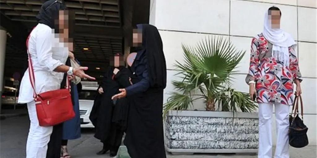 ببینید | اولین تصاویر از برخورد پلیس با بی‌حجابی در تهران