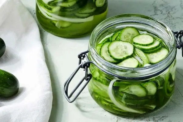 روش تهیه سس خیارشور برای ساندویچ با مواد ارزان
