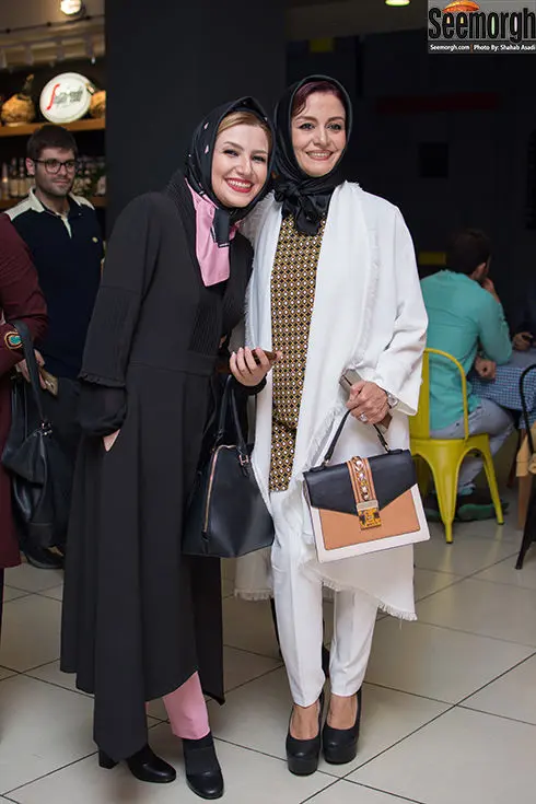 مریلا زارعی و ملیکا  زارعی در سفر خواهرانه به مشهد/ عکس