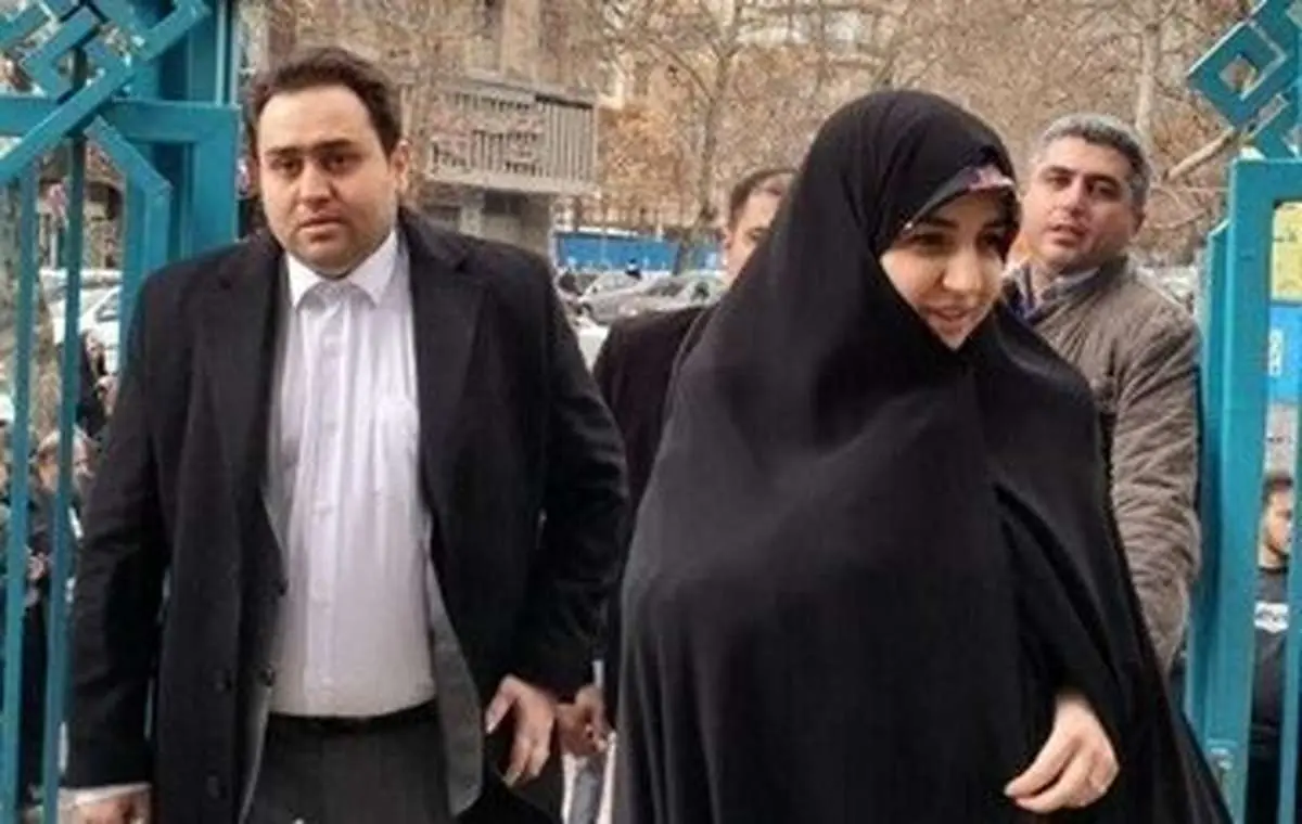 دختر حسن روحانی و همسرش در حال رأی دادن/ عکس