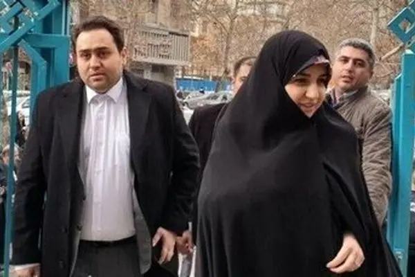 دختر حسن روحانی و همسرش در حال رأی دادن/ عکس