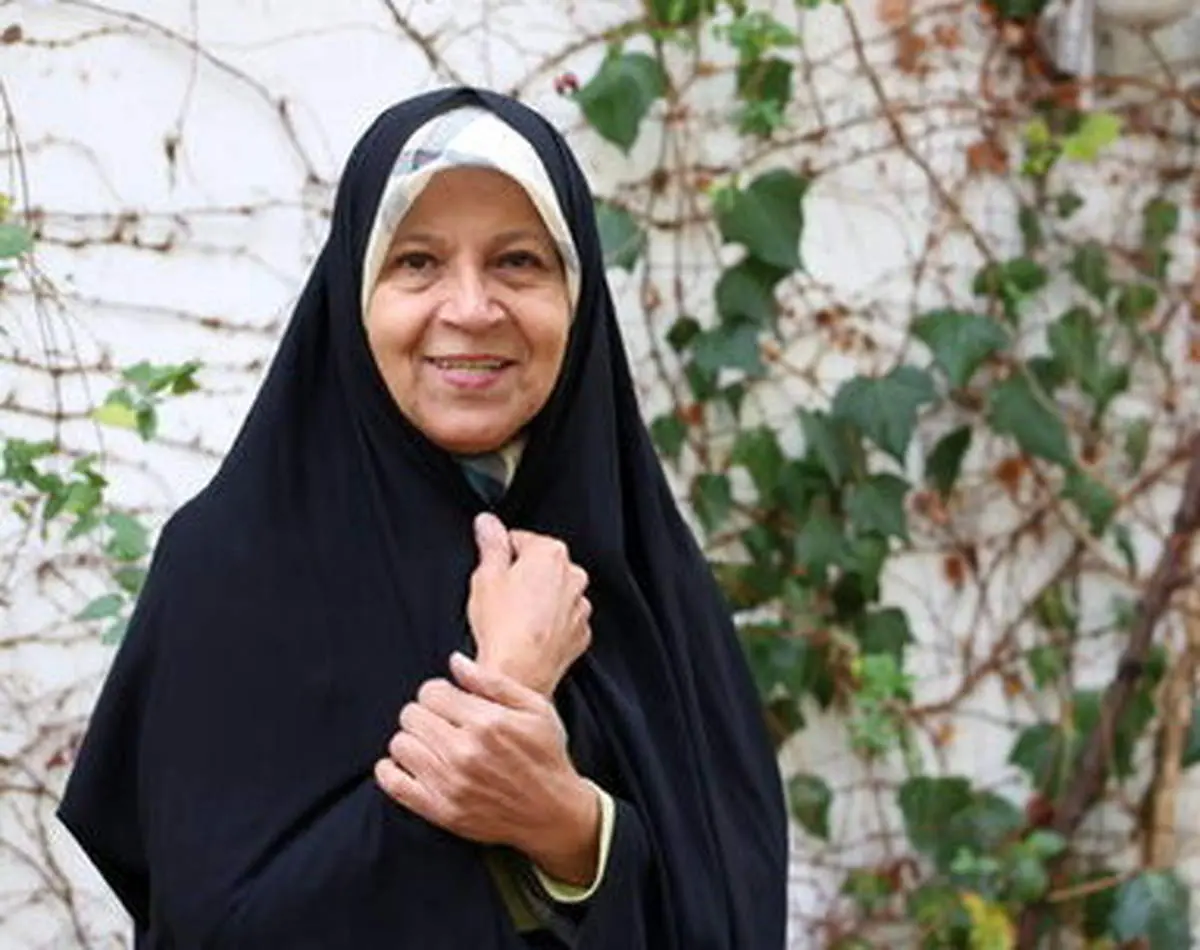 فائزه هاشمی: دنبال جنگ و مبارزه ام / رنگ بوت من قرمز نبود