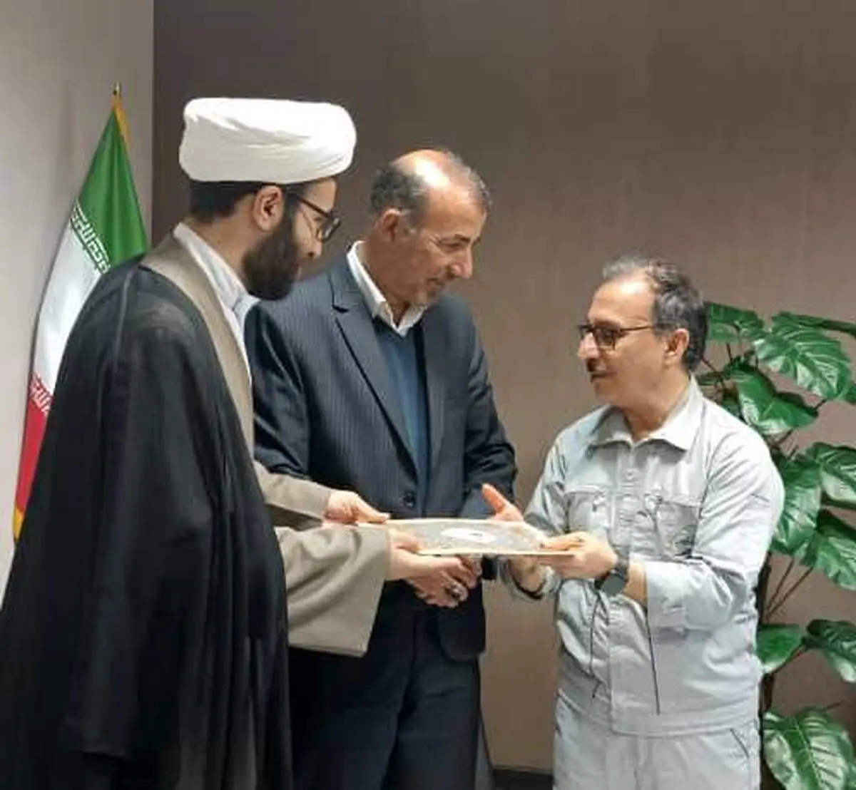 تجلیل از مدیرعامل شرکت پتروشیمی ایلام