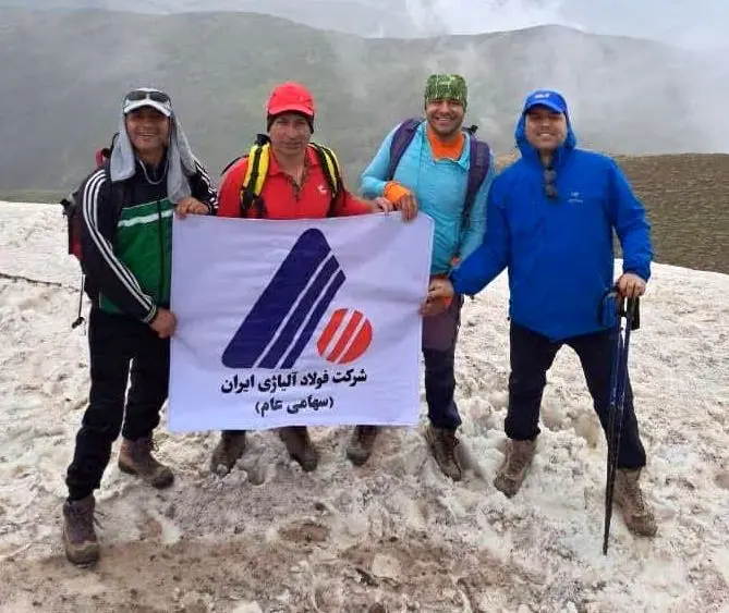 صعود کوهنوردان فولاد آلیاژی به قله علی علمداربخش کشکسرای مرند