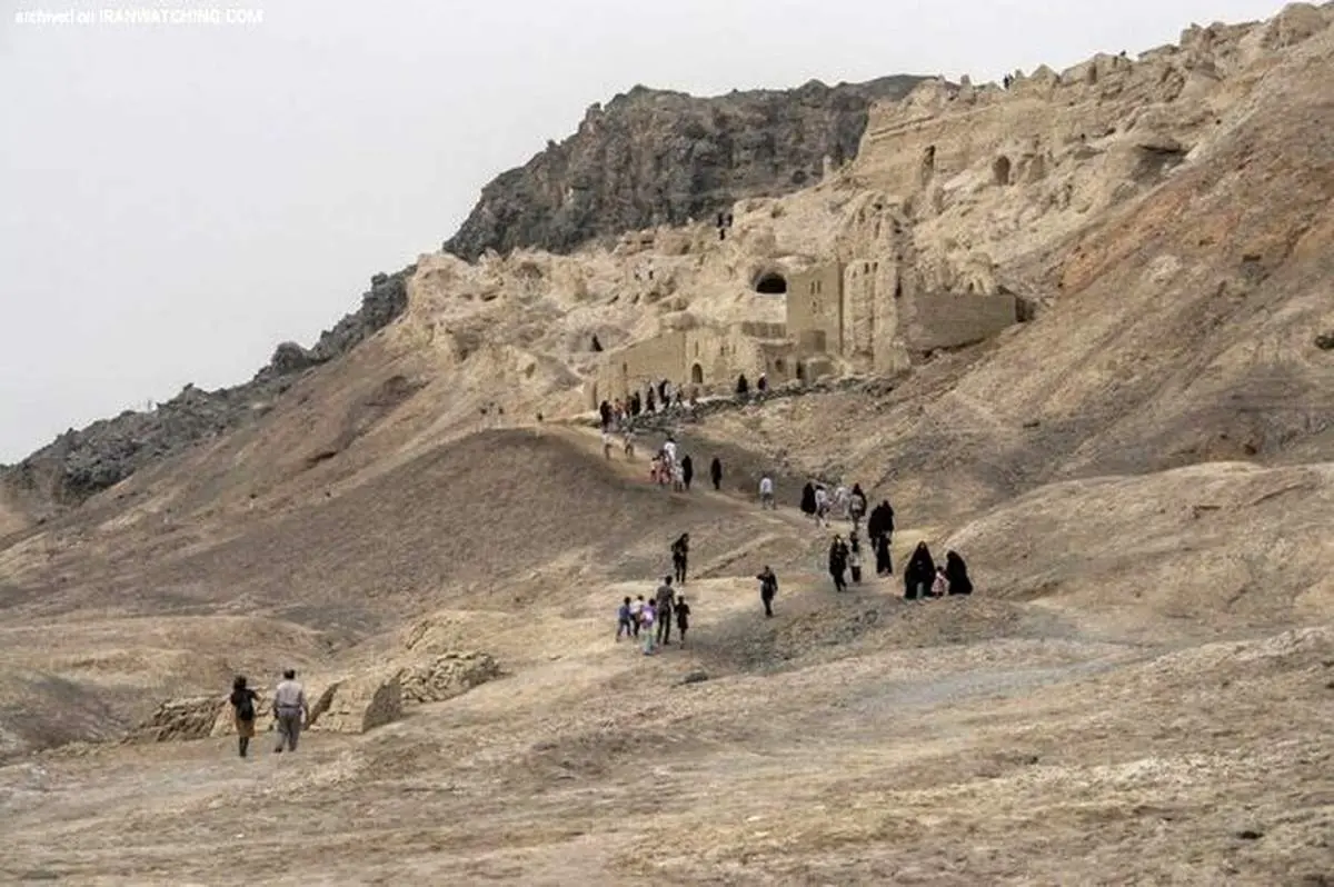 هر آنچه در کوه خواجه میگذرد با هماهنگی میراث فرهنگی است / با هرگونه دخل و تصرف این کوه مخالفیم