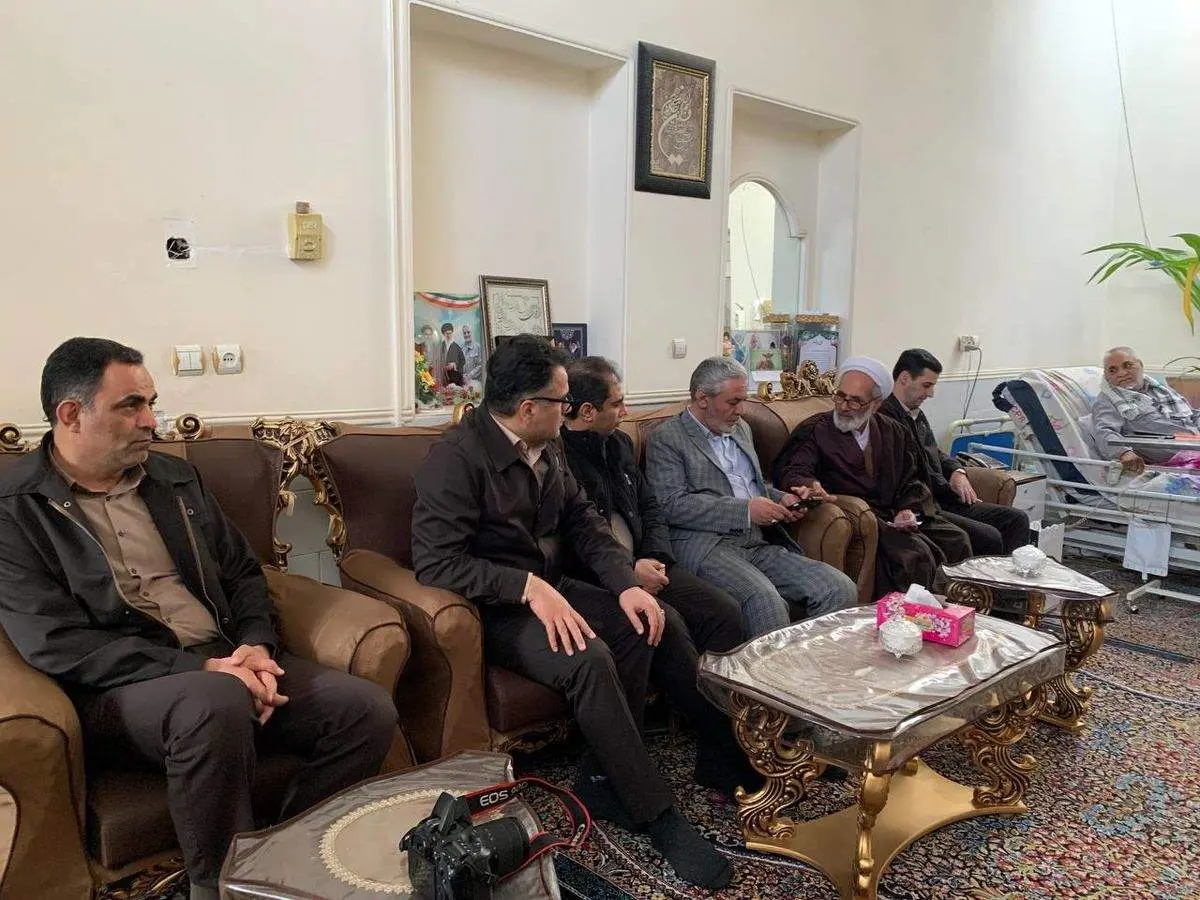 دیدار مدیرعامل چادرملو با جانباز سرافراز «حاج علی رضاپور»
