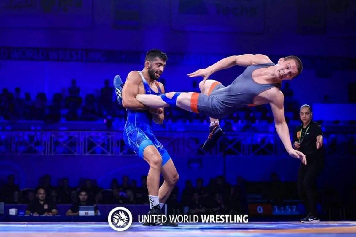 حماسهسازی نوجوانان کشتیگیر ایران یکی پس از دیگری