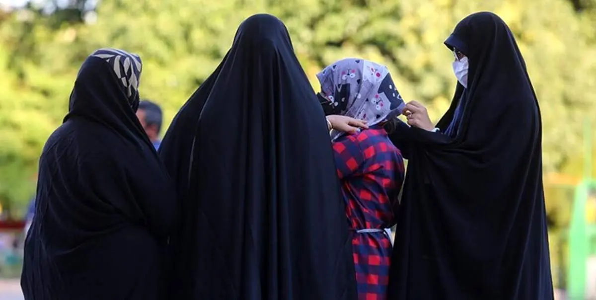 از ورود افراد بیحجاب به ادارات بروجرد جلوگیری می شود