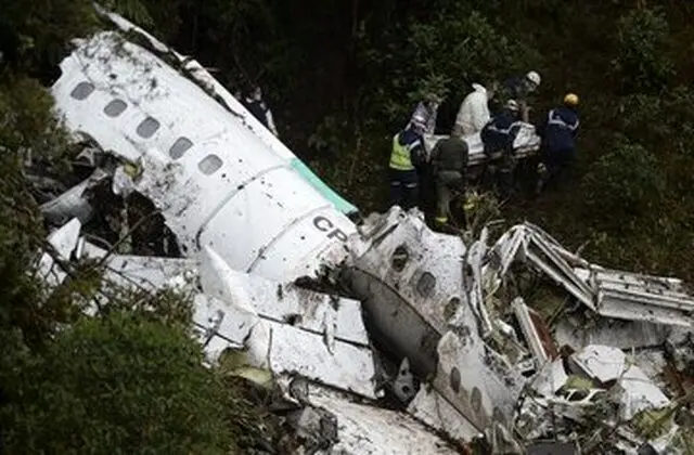 ببینید | اولین تصاویر از سقوط هواپیمای مسافربری آمریکایی در فرودگاه
