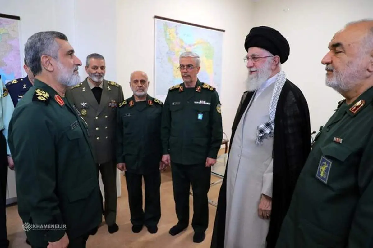 اعطای «نشان فتح» به سردار حاجیزاده