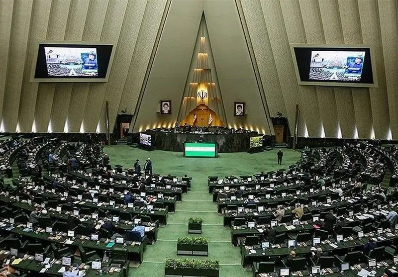 تاجگردون به مجلس بازگشت، وزرای احمدی نژاد ماندگار شدند 