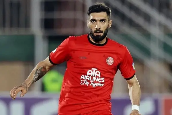 این بازیکن جنجالی استقلال را دور زد