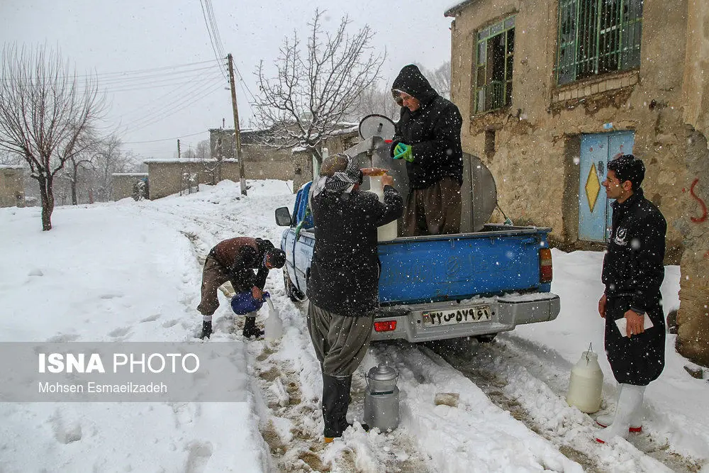 برف روستاهای مریوان را تعطیل کرد