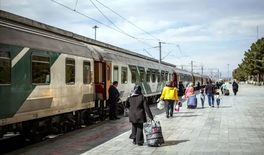 حبس ۱۰ ساعته مسافران قطار تهران - بندرعباس!