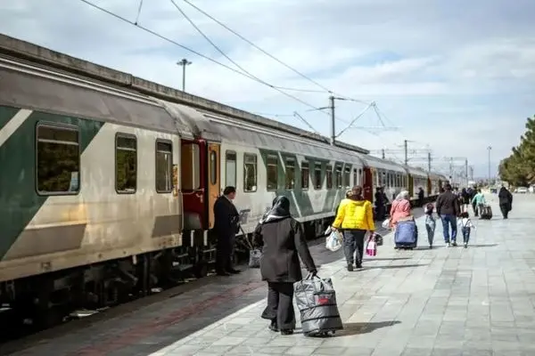 حبس ۱۰ ساعته مسافران قطار تهران - بندرعباس!