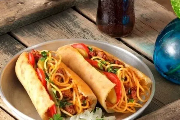 طرز تهیه ساندویچ ماکارونی به سبک ساندویچی‌های قدیمی