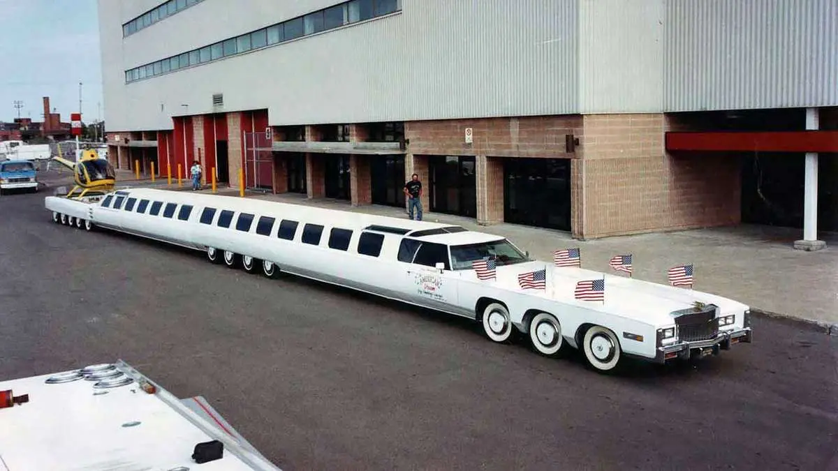 ببینید | درازترین خودروی دنیا با بیش از 30 متر طول