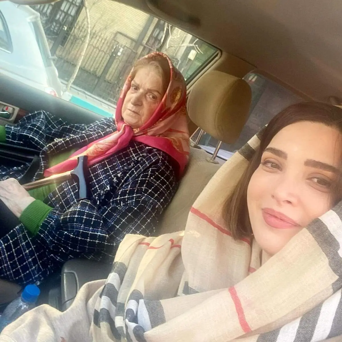 عکس/ قاب دونفره بهنوش طباطبایی و مادرش