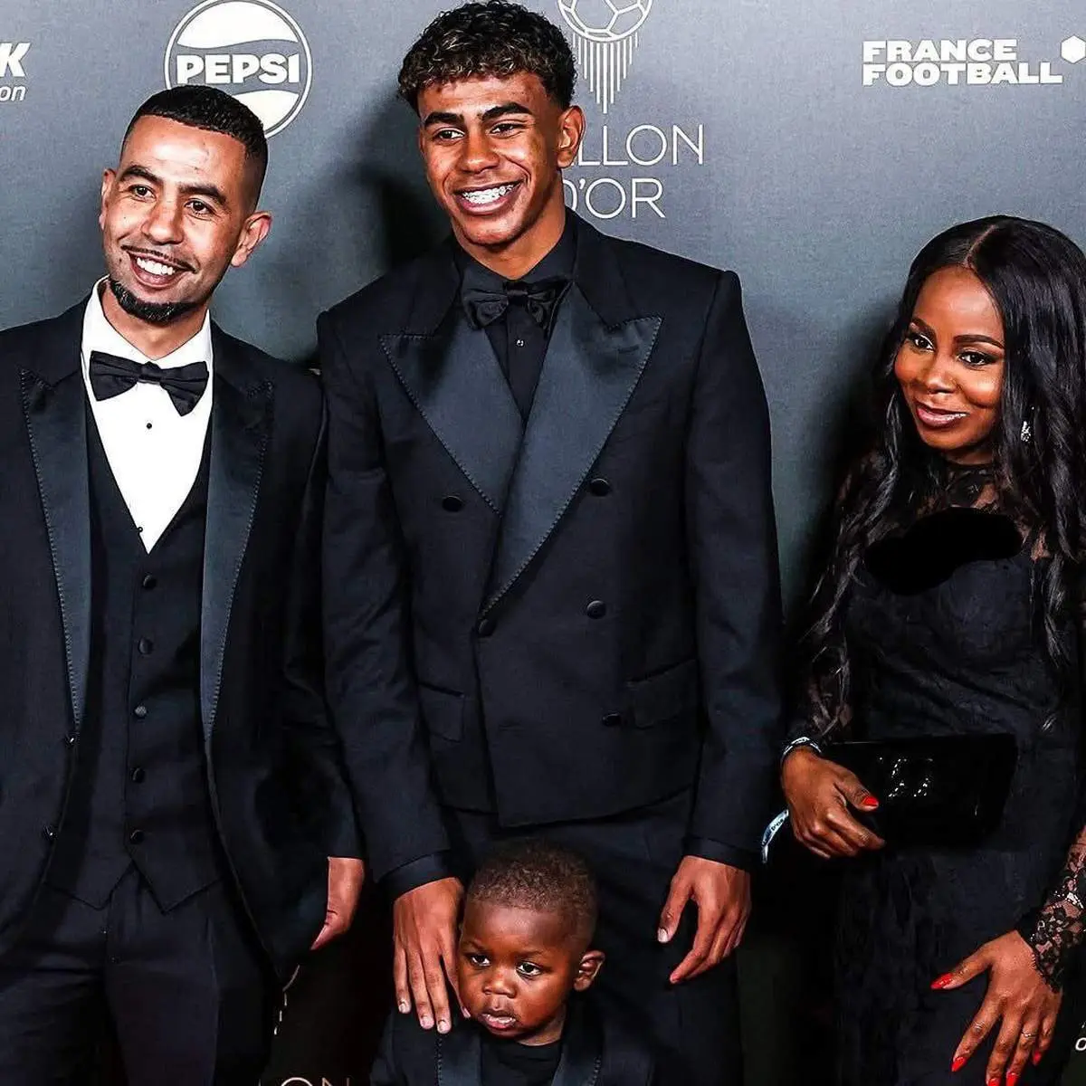 حضور خانوادگی یامال در مراسم توپ طلا