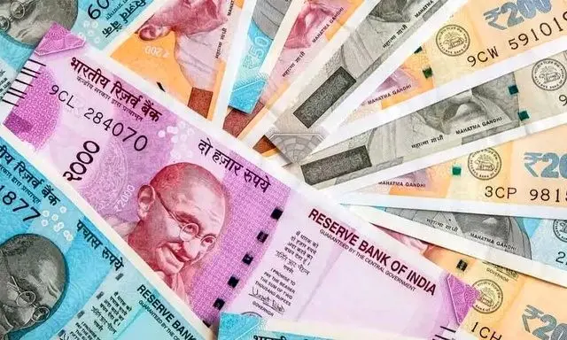 این کشور آسیایی پول رسمی هند را جایگزین پول ملی خودش می‌کند