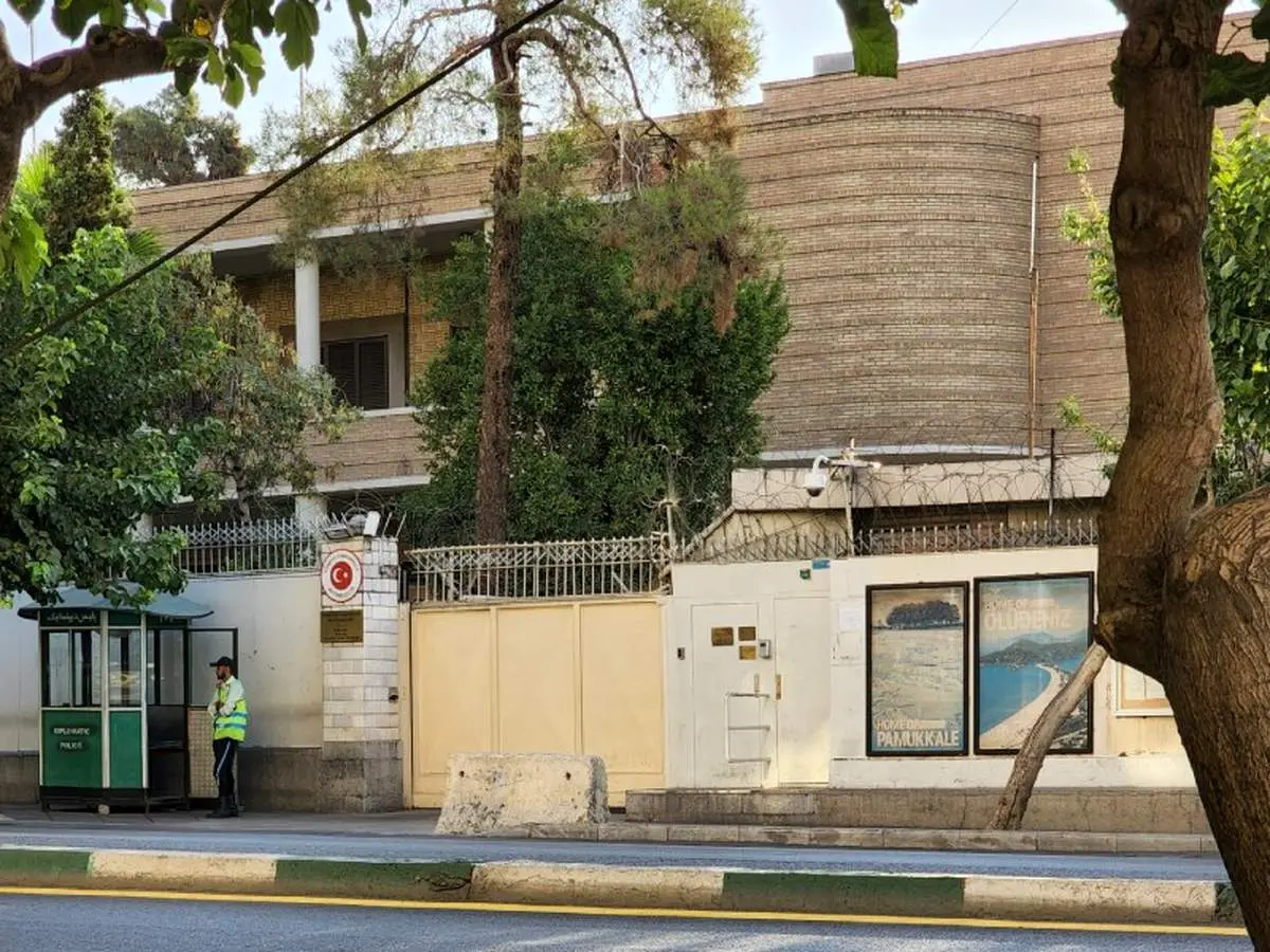 تجمع اعتراضی مقابل سفارت ترکیه در تهران