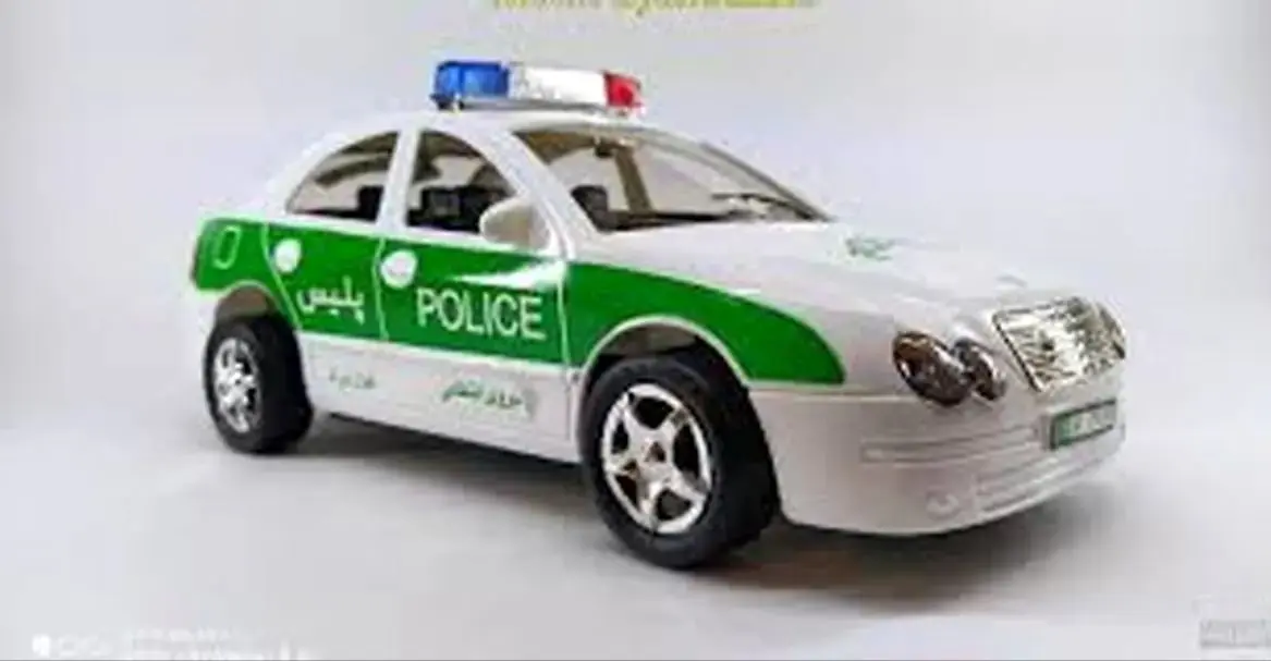 ببینید/ ماجرای رقص دختر روی ماشین نیروی انتظامی چیست؟ 