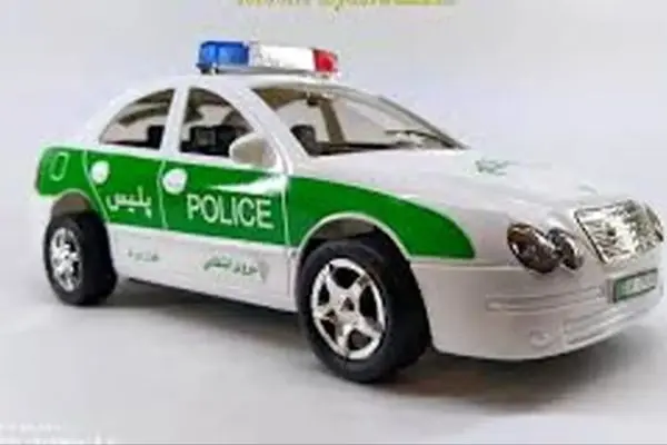 ببینید/ ماجرای رقص دختر روی ماشین نیروی انتظامی چیست؟ 