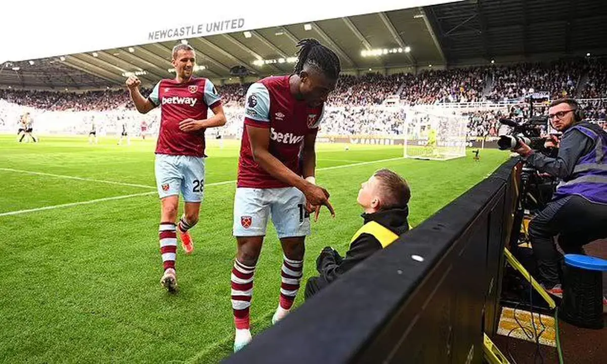 توپجمعکن نگذاشت گلزن خوشحالی کند!