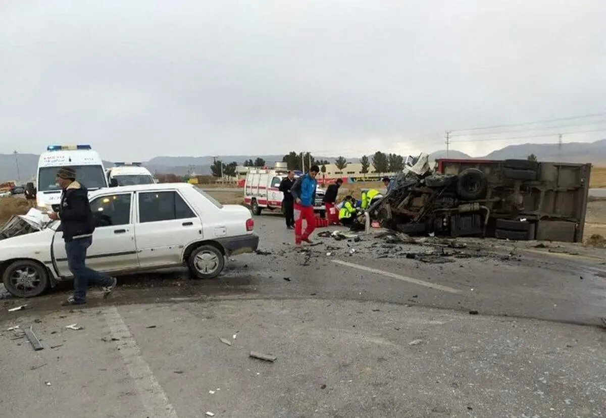 تصادف زنجیره‌ای در جاده سقز/ ۱۱ دانش‌آموز مصدوم شدند
