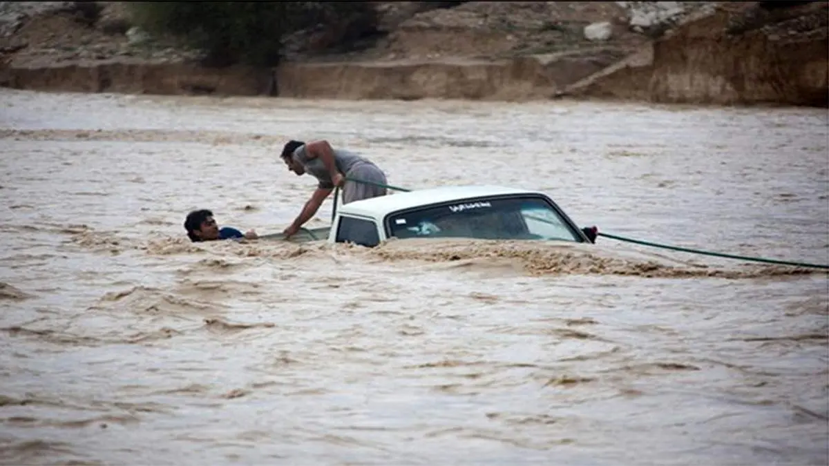گرفتار در هر دو طوفان؛ ریزگردها و باران