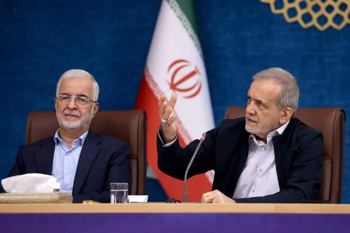 انتقاد پزشکیان از ضعف ساختاری بندر شهید رجایی/ دپوی انبوه کانتیر غیر قابل قبول است