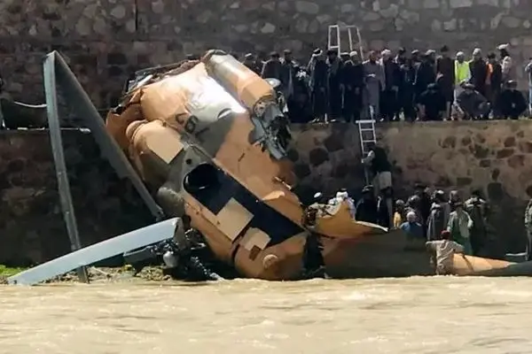  سقوط هلیکوپتر نظامی طالبان در فیروکوه/ فیلم