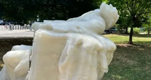 گرما، مجسمه «لینکلن» را در آمریکا ذوب کرد!