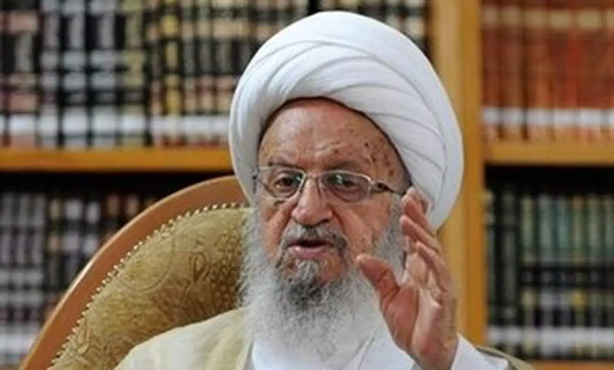 آیتالله مکارم شیرازی درباره تهدید فاصلهگیری طلاب از مردم هشدار داد