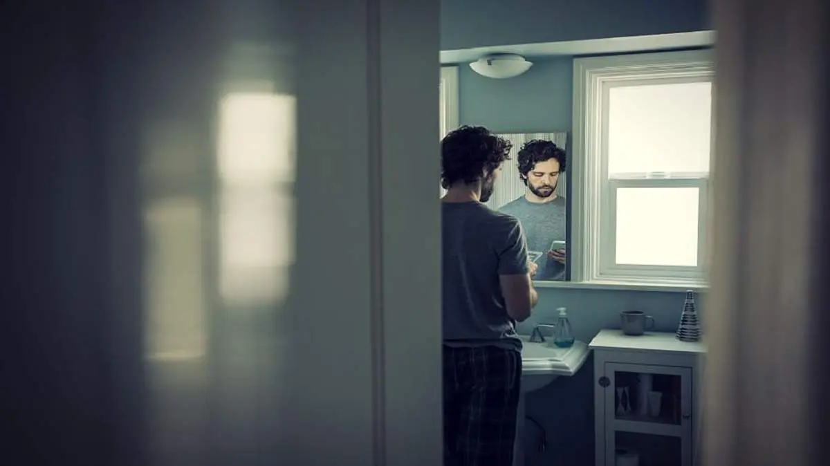 چرا نباید از گوشی خود در سرویس بهداشتی استفاده کنید؟