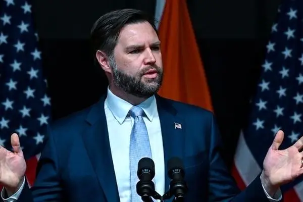 معاون ترامپ ایران را تهدید کرد/  در صورت لزوم بازهم از قدرت نظامی استفاده می‌کنیم 