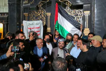 تجمع شبانه مقابل سفارت یمن 