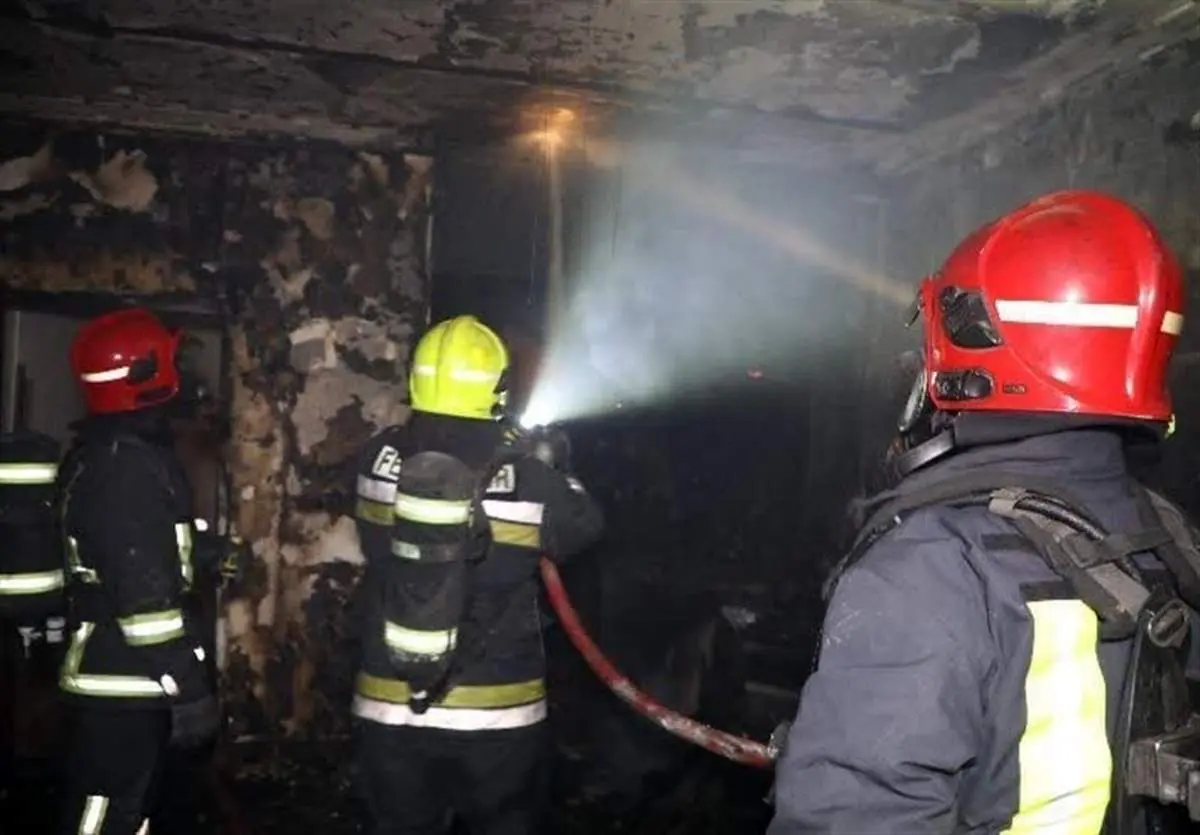 آتش‌سوزی در ساختمان تجاری-اداری خیابان انقلاب