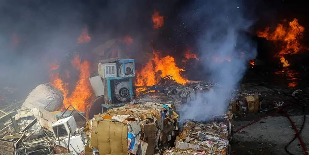 آتش سوزی خیابان امیرکبیر تهران را بست